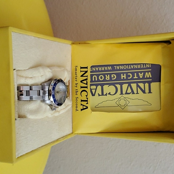 Invicta Women Pro Diver 14125 Quartz Silver Dial - Picture 3 of 3